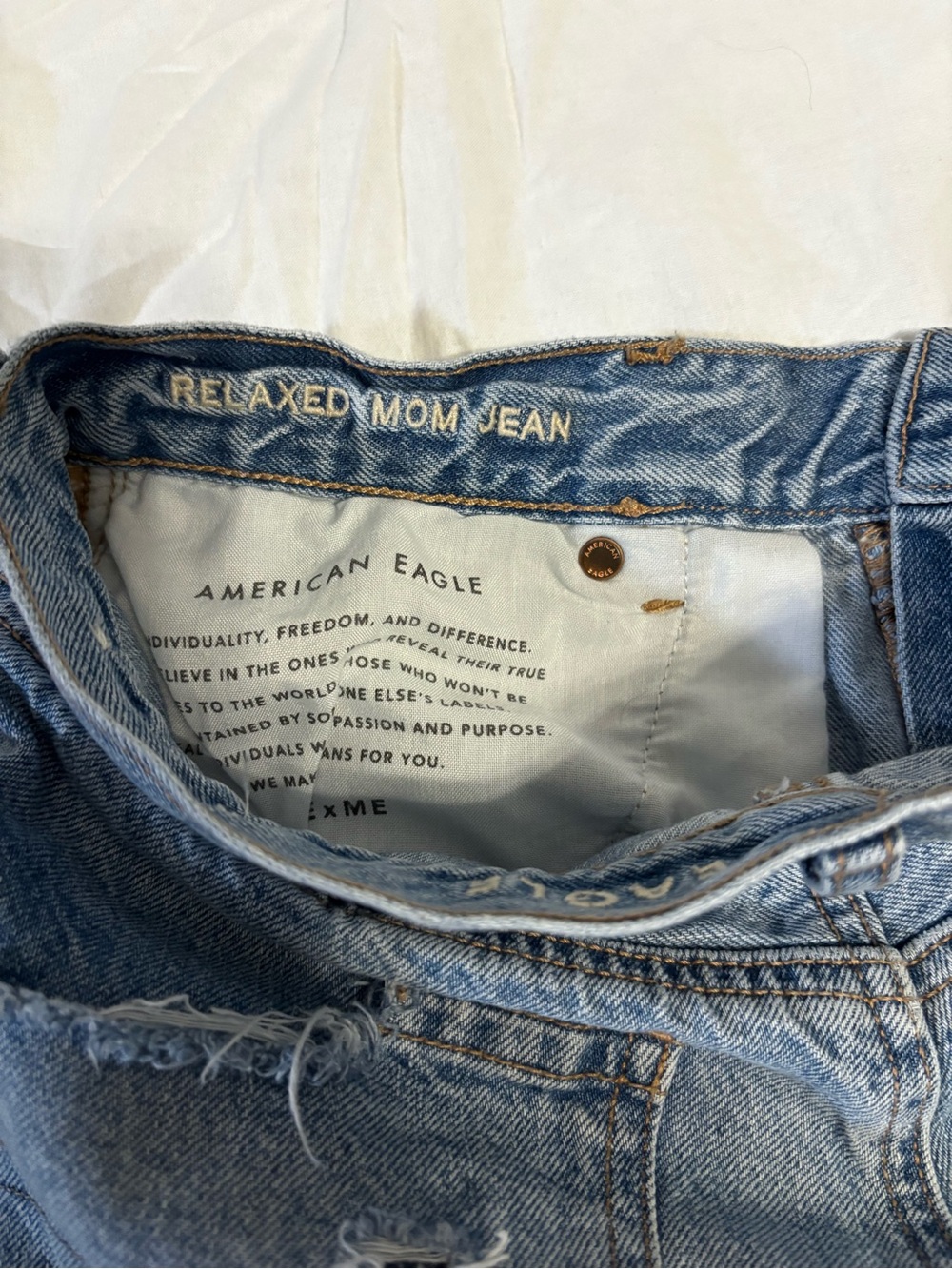 American Eagle Outfitters Relaxed Mom Jean in Light Blue Denim